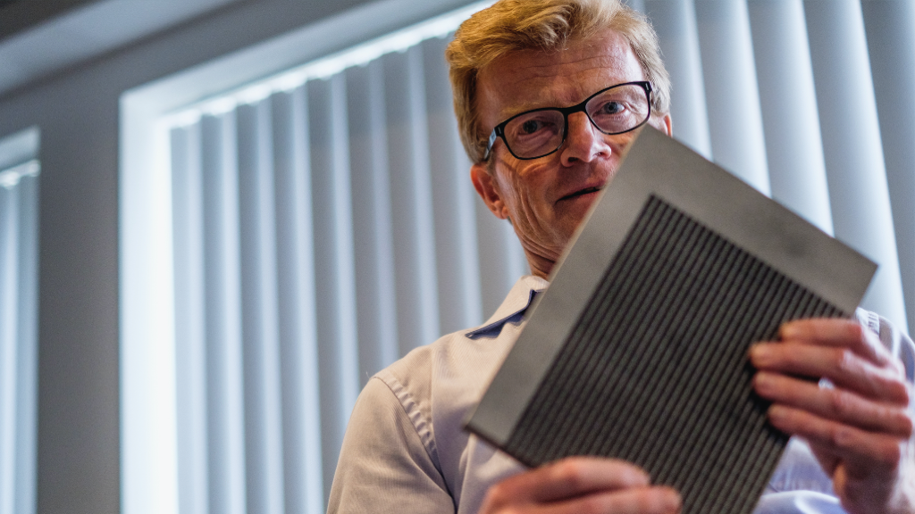 Torsten with an effigy of the antenna